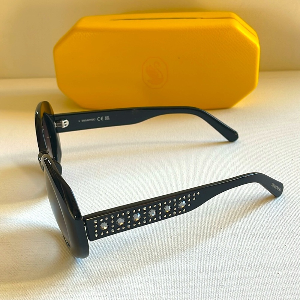 BNIB SWAROVSKI CRYSTAL SUNGLASSES BLACK 52-21-140 - Picture 4 of 14